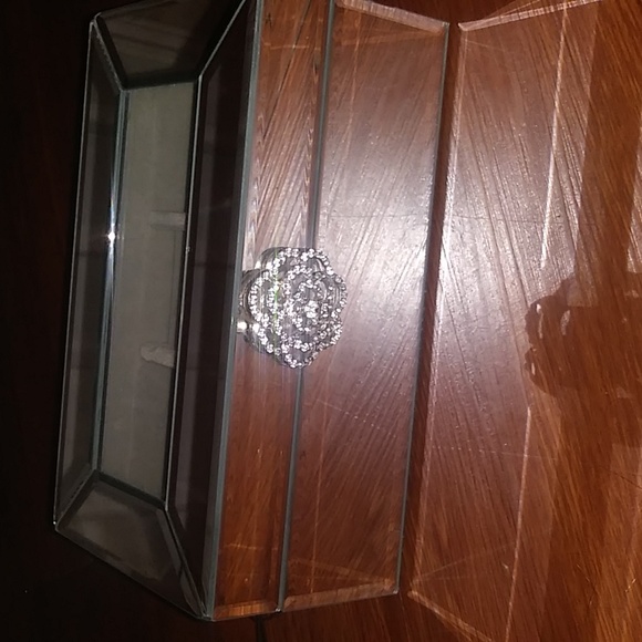 Jewelry box - Picture 1 of 5